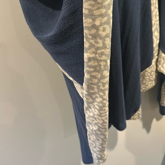 Ces Femme Medium Navy Blue Animal Print Open Knit Dolman Sweater Top - Picture 7 of 11